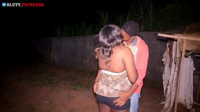 ক্লাবের একটি নিটোল মেয়ের সাথে রাস্তার রোম্যান্স এবং হট সেক্স